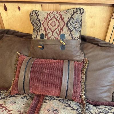 THROW PILLOWS