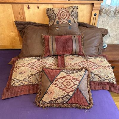 THROW PILLOWS