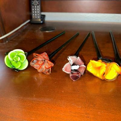8 GLASS FLOWERS