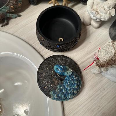 VINTAGE DREAMSICLES, PEACOCKS AND OTHER BATHROOM DECOR