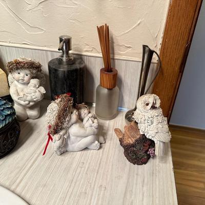 VINTAGE DREAMSICLES, PEACOCKS AND OTHER BATHROOM DECOR