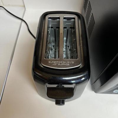 GE MICROWAVE, TOAST MASTER TOASTER AND GRATER