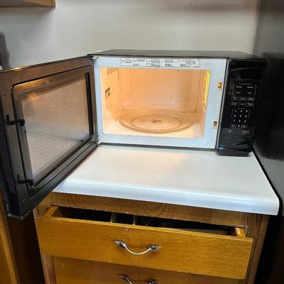 GE MICROWAVE, TOAST MASTER TOASTER AND GRATER
