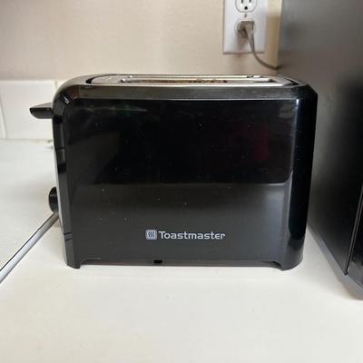 GE MICROWAVE, TOAST MASTER TOASTER AND GRATER