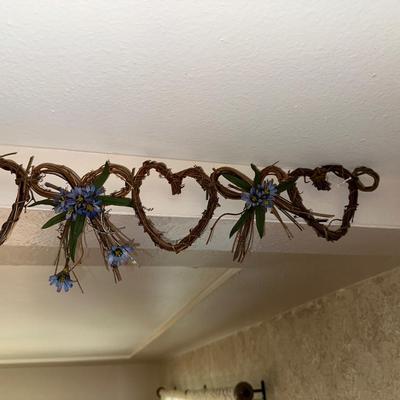 KNICK KNACKS AND WALL DECOR