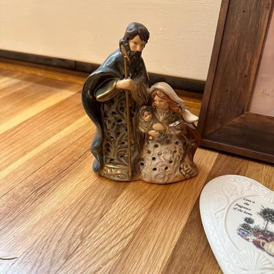 WALL DECOR AND KNICK KNACKS