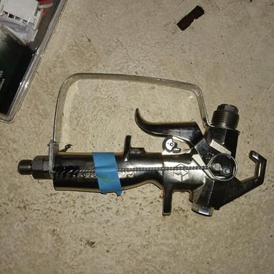 AUTO COMPRESSOR, PLATES AND SIGNS, AIR TIRE INFLATOR, SUNGLASSES AND MORE