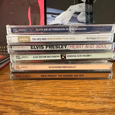 ELVIS PRESLEY MUSIC ON CD'S AND BOOKS