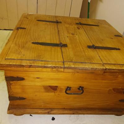 COFFEE TABLE W/ STORAGE