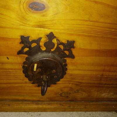 COFFEE TABLE W/ STORAGE