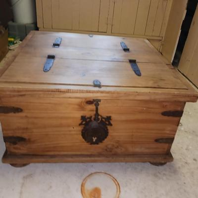 COFFEE TABLE W/ STORAGE