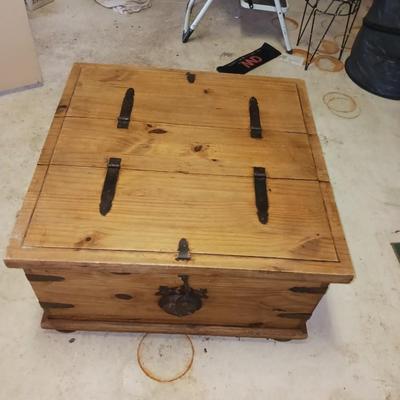 COFFEE TABLE W/ STORAGE