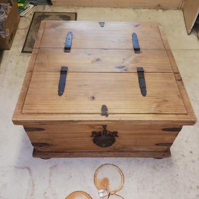 COFFEE TABLE W/ STORAGE