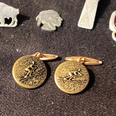 CUFFLINKS, TIE TACK, TIE CLIPS