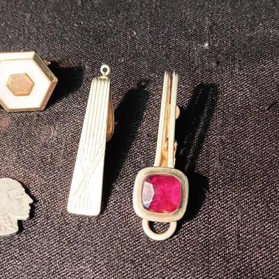 CUFFLINKS, TIE TACK, TIE CLIPS