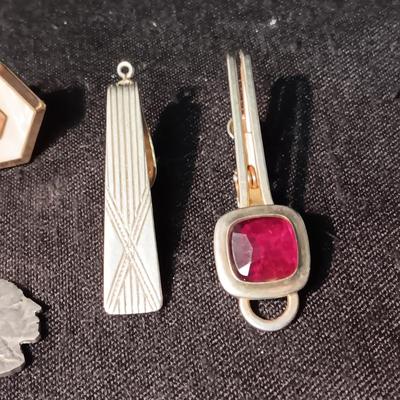 CUFFLINKS, TIE TACK, TIE CLIPS