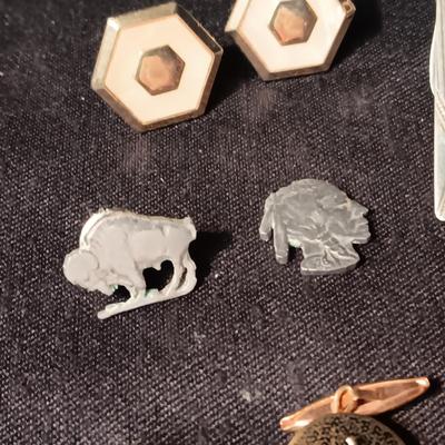 CUFFLINKS, TIE TACK, TIE CLIPS