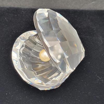 Swarovski Crystal Clamshell & Pearl Pair