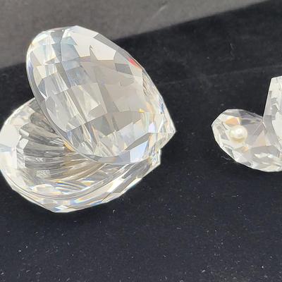 Swarovski Crystal Clamshell & Pearl Pair