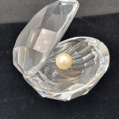 Swarovski Crystal Clamshell & Pearl Pair