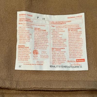DOUBLE SIZE COMFORTER, HEATED BLANKET & THROW PLUS KNIT THROW