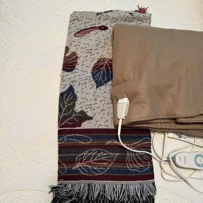 DOUBLE SIZE COMFORTER, HEATED BLANKET & THROW PLUS KNIT THROW