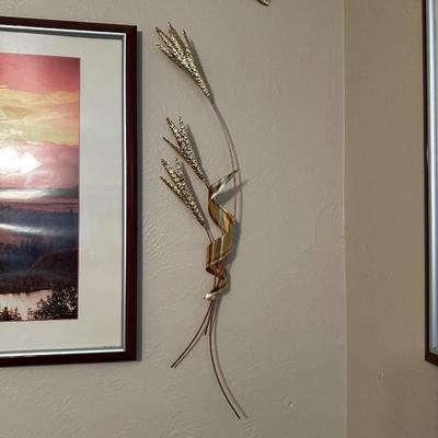 2 FRAMED SCENERY POSTERS AND ACCENTS