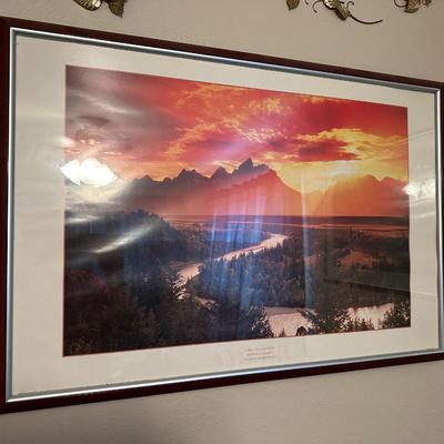2 FRAMED SCENERY POSTERS AND ACCENTS