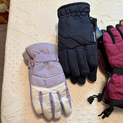 WINTER GLOVES