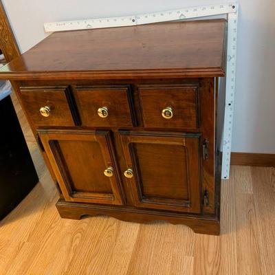 Sweet Solid Wood End Table