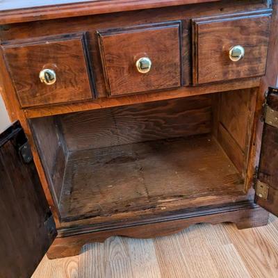 Sweet Solid Wood End Table
