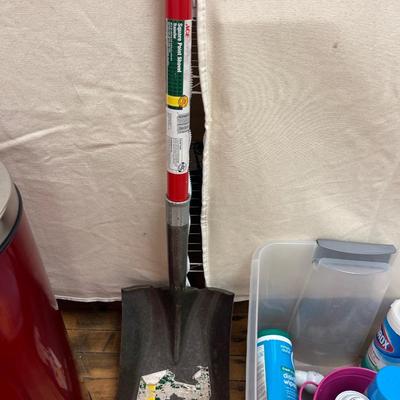Trash can, shovel & cleaning supplies