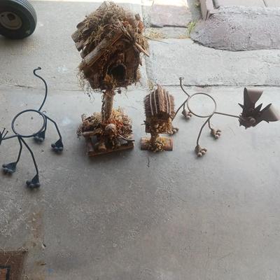 2 IRON CAT PLANT HOLDERS AND 2 BIRD HOUSES