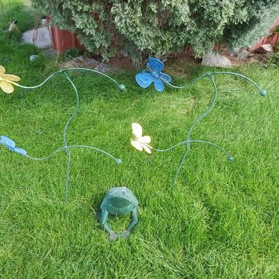 2 STAKED COUNTER WEIGHTED BUTTERFLIES AND A CEMENT FROG