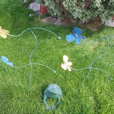 2 STAKED COUNTER WEIGHTED BUTTERFLIES AND A CEMENT FROG