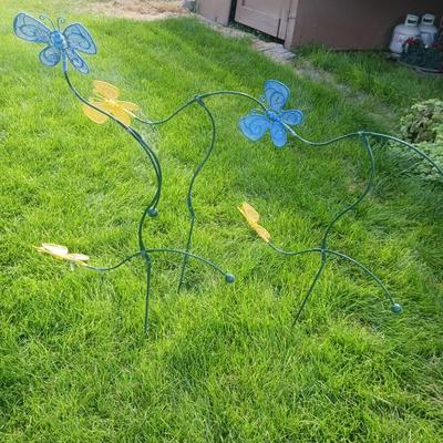 2 STAKED METAL COUNTER WEIGHTED BUTTERFLIES