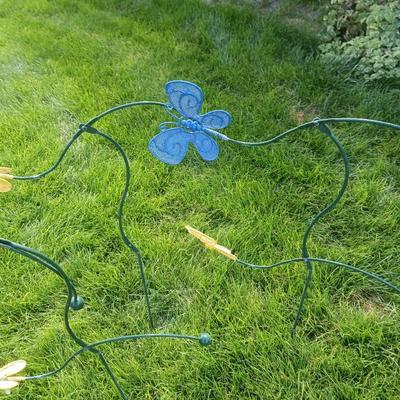 2 STAKED METAL COUNTER WEIGHTED BUTTERFLIES