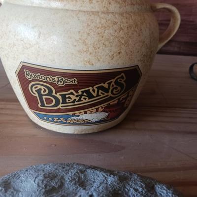 2 CANDLE LANTERNS, 3 ROCKS WITH WORDS AND A BEAN POT