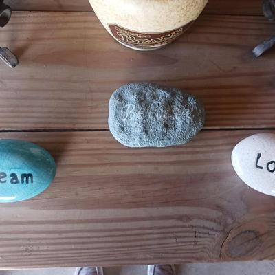 2 CANDLE LANTERNS, 3 ROCKS WITH WORDS AND A BEAN POT