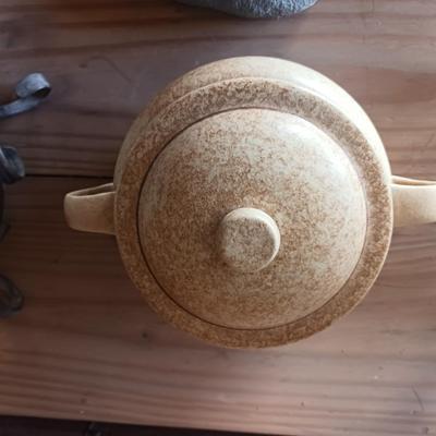 2 CANDLE LANTERNS, 3 ROCKS WITH WORDS AND A BEAN POT