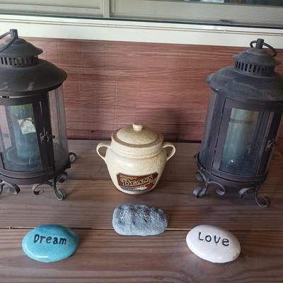 2 CANDLE LANTERNS, 3 ROCKS WITH WORDS AND A BEAN POT
