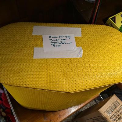 Very Cool Vintage Hamper