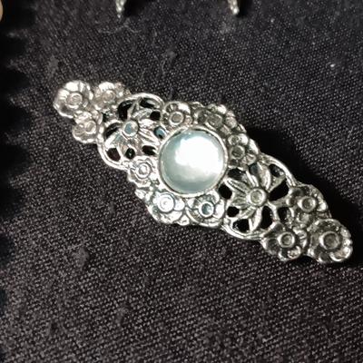 2 FAUX PEARL NECKLACES, EARRINGS AND BROOCH