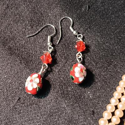 2 FAUX PEARL NECKLACES, EARRINGS AND BROOCH