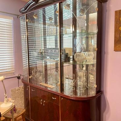 hutch with crystal
