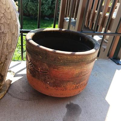GARDEN ANGEL AND 2 FLOWER POTS
