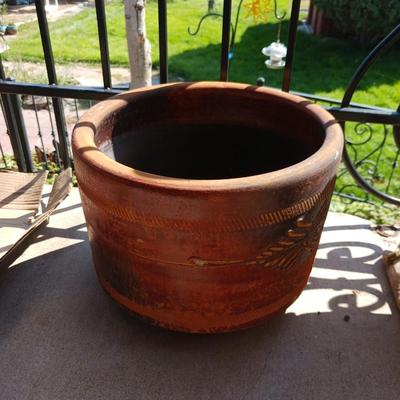 GARDEN ANGEL AND 2 FLOWER POTS