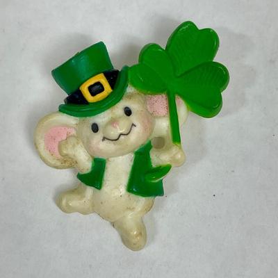 Hallmark 1981 St. Patrick's Day Mouse in Irish Dress Holding Shamrock signed and dated in green box