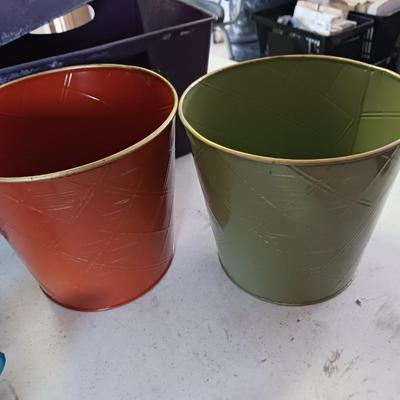 10 PATH LIGHT SET AND VARIOUS CONTAINERS