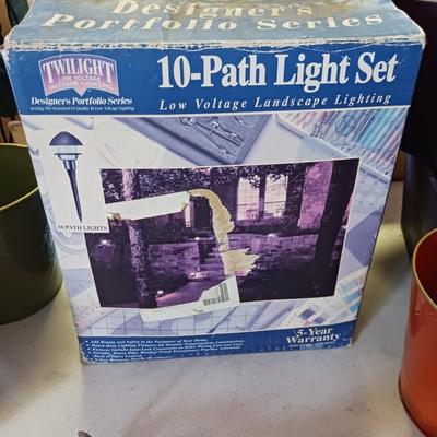 10 PATH LIGHT SET AND VARIOUS CONTAINERS